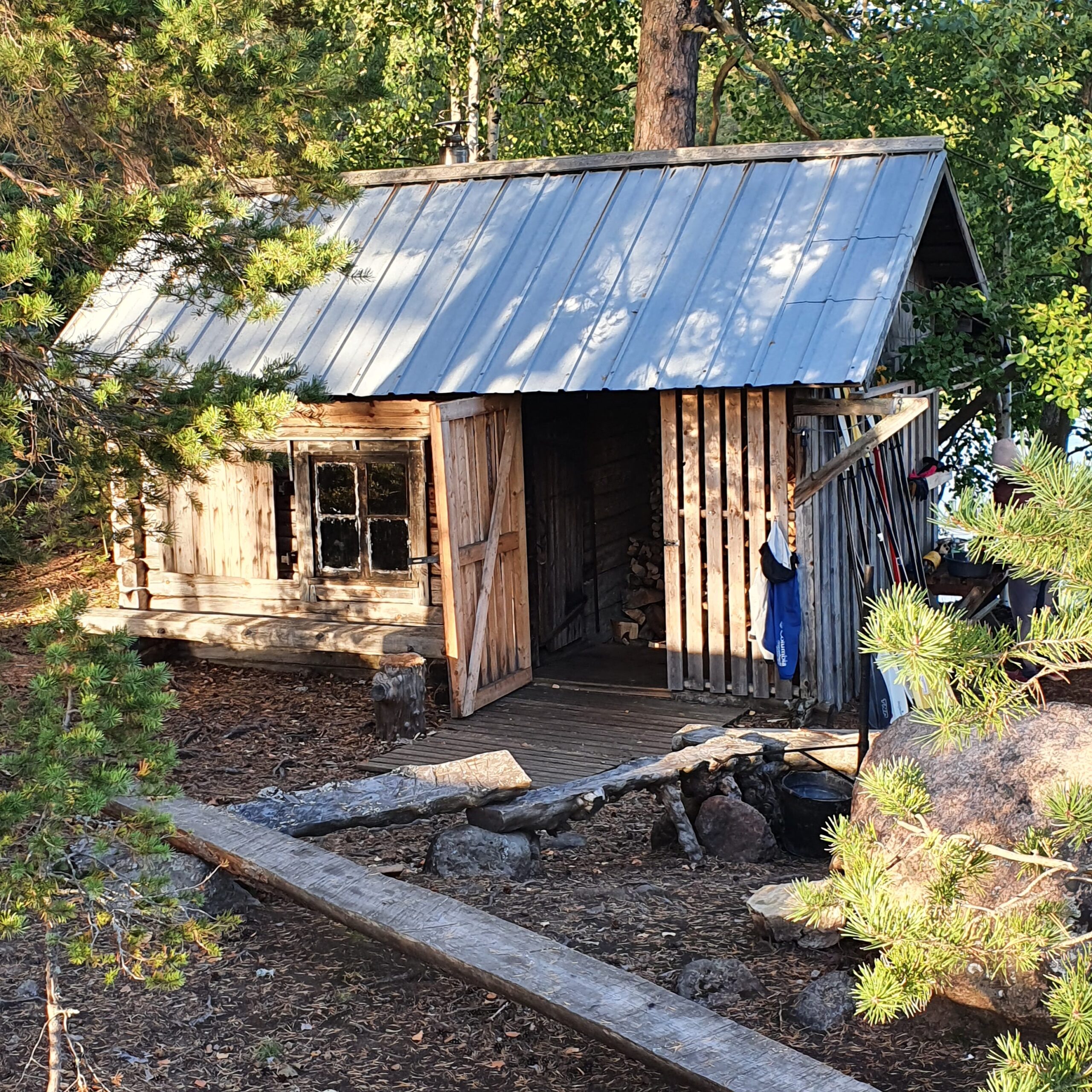 Tunnelmallinen rantasauna